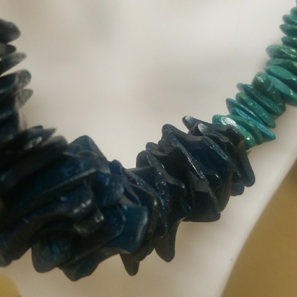 Handmade Green Dark Teal Turquoise Wooden Jag Chip Necklace - Picture 6 of 8